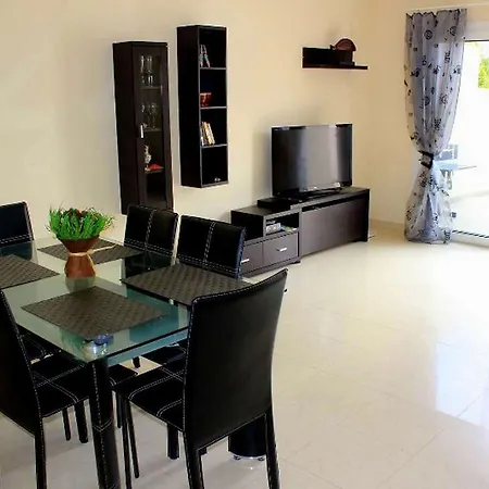 Los Corales Townhouse Apartment *