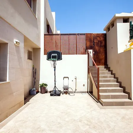 Los Corales Townhouse 公寓